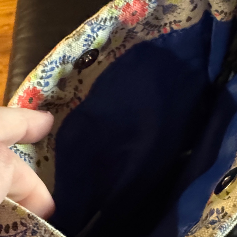 KAVU Floral Crossbody Bag in Cream with Coral and Yellow Accents - Picture 2 of 4